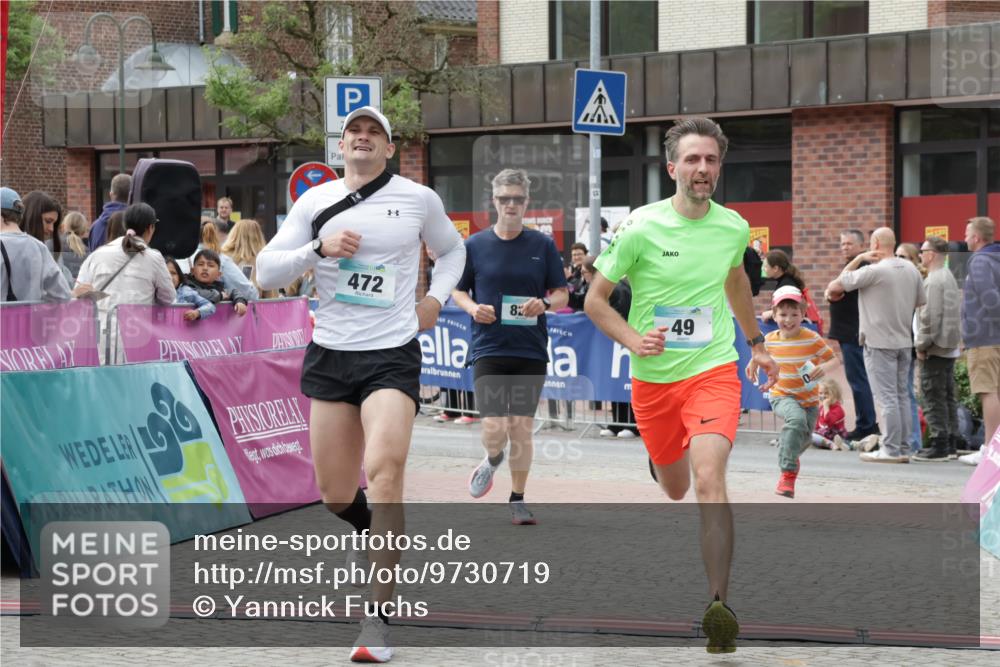 10.05.2026 - 8. Wedeler Halbmarathon Yannick Fuchs http://msf.ph/oto/9730719 10.05.2026 11:44:58 Ziel 49, 50, 189, 472, 823, 2213 meine-sportfotos.de