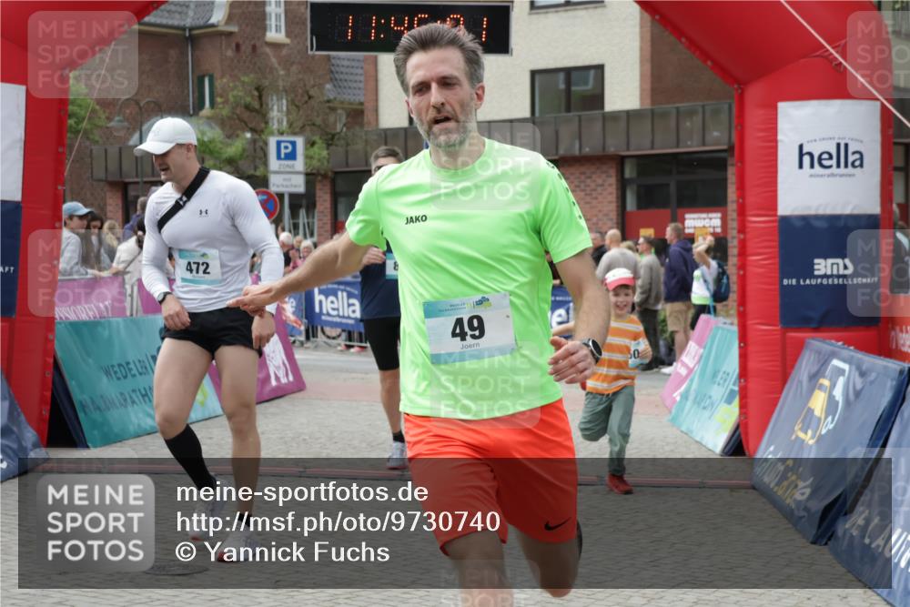 10.05.2026 - 8. Wedeler Halbmarathon Yannick Fuchs http://msf.ph/oto/9730740 10.05.2026 11:44:59 Ziel 49, 50, 189, 472, 823 meine-sportfotos.de