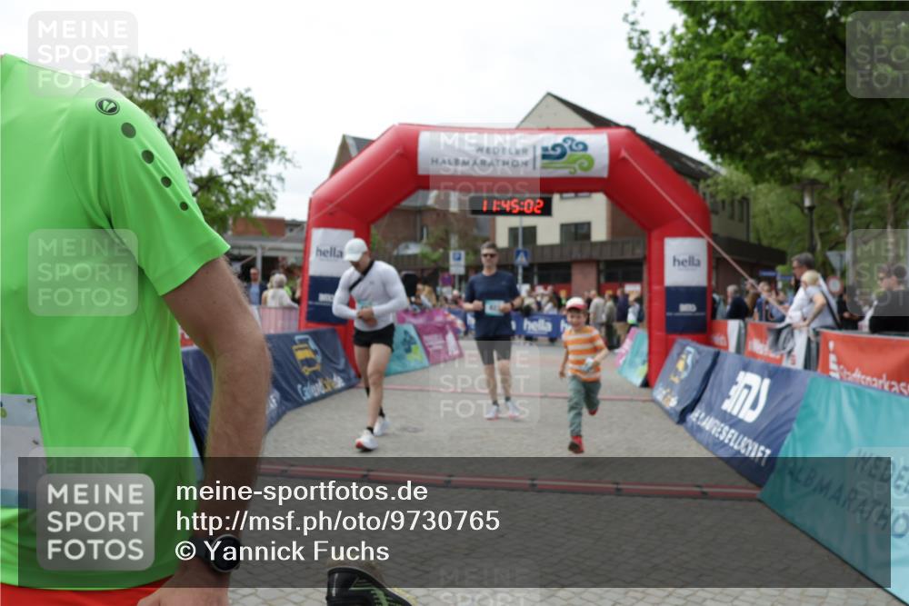 10.05.2026 - 8. Wedeler Halbmarathon Yannick Fuchs http://msf.ph/oto/9730765 10.05.2026 11:45:00 Ziel 49, 50, 189, 472, 763, 823 meine-sportfotos.de