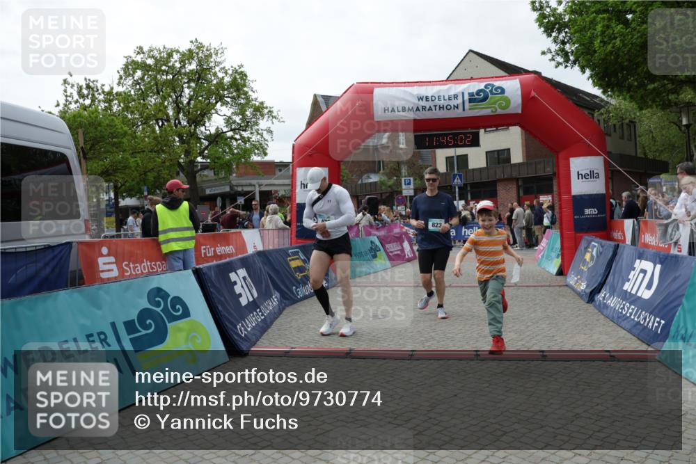 10.05.2026 - 8. Wedeler Halbmarathon Yannick Fuchs http://msf.ph/oto/9730774 10.05.2026 11:45:00 Ziel 49, 50, 189, 472, 763, 823 meine-sportfotos.de