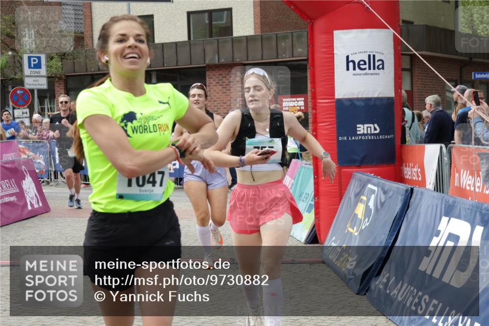 10.05.2026 - 8. Wedeler Halbmarathon Yannick Fuchs http://msf.ph/oto/9730882 10.05.2026 11:45:07 Ziel 52, 233, 749, 755, 756, 763, 917, 1047 meine-sportfotos.de