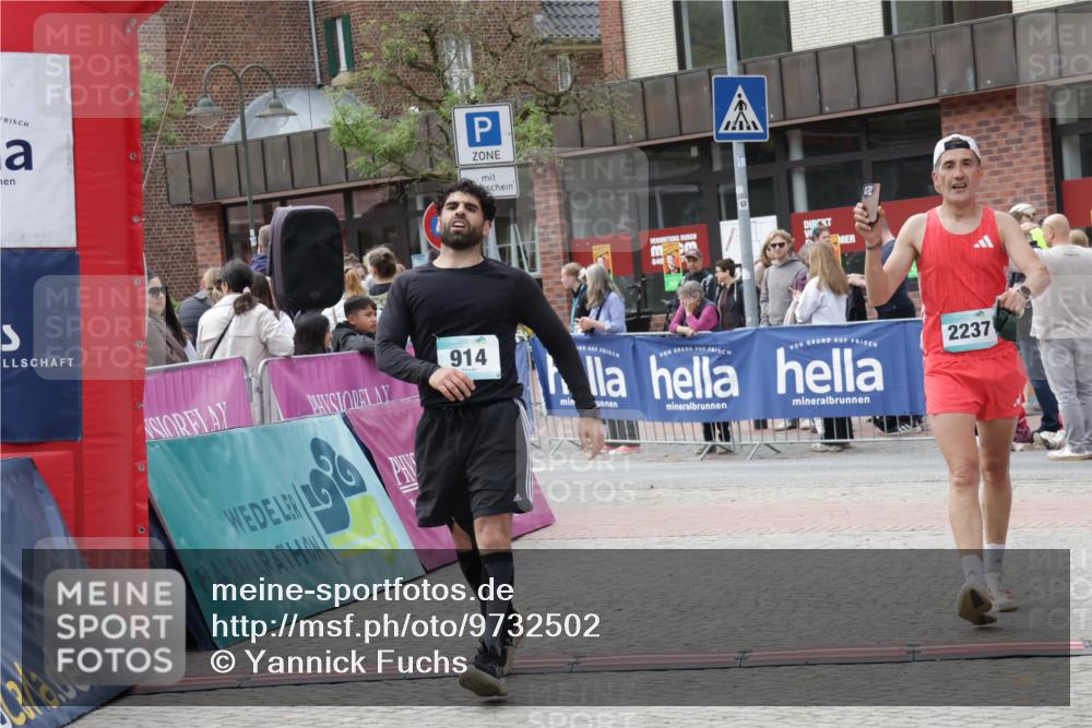10.05.2026 - 8. Wedeler Halbmarathon Yannick Fuchs http://msf.ph/oto/9732502 10.05.2026 11:46:50 Ziel 831, 914, 2237 meine-sportfotos.de