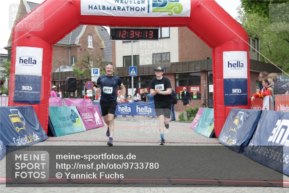10.05.2026 - 8. Wedeler Halbmarathon Yannick Fuchs http://msf.ph/oto/9733780 10.05.2026 12:34:11 Ziel 528, 638, 640, 2177 meine-sportfotos.de