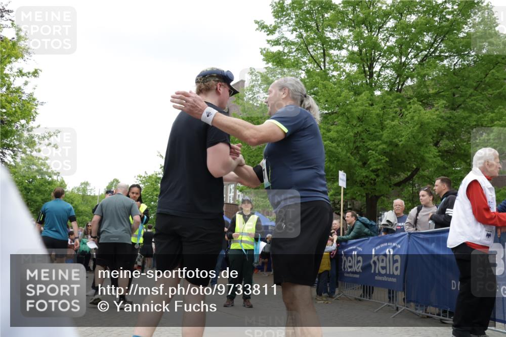 10.05.2026 - 8. Wedeler Halbmarathon Yannick Fuchs http://msf.ph/oto/9733811 10.05.2026 12:34:18 Ziel  meine-sportfotos.de
