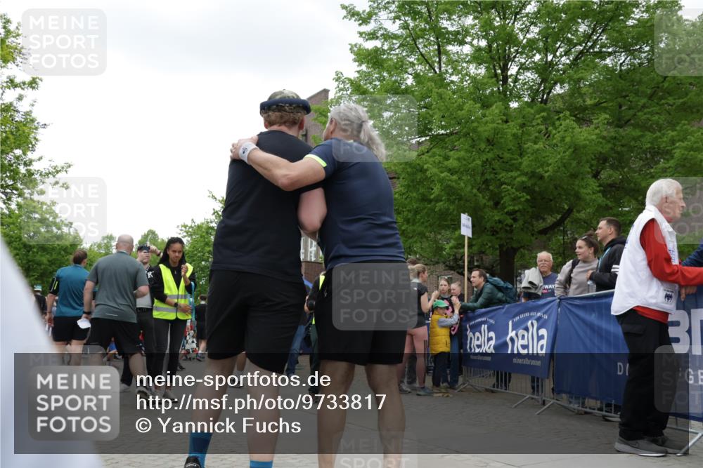 10.05.2026 - 8. Wedeler Halbmarathon Yannick Fuchs http://msf.ph/oto/9733817 10.05.2026 12:34:18 Ziel  meine-sportfotos.de