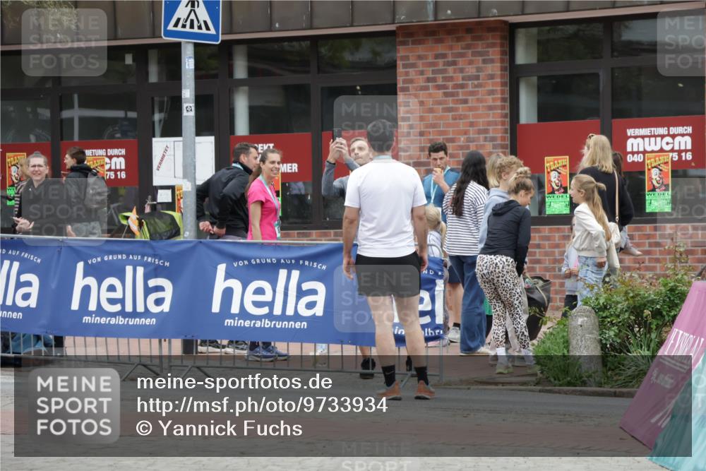 10.05.2026 - 8. Wedeler Halbmarathon Yannick Fuchs http://msf.ph/oto/9733934 10.05.2026 12:35:32 Ziel  meine-sportfotos.de