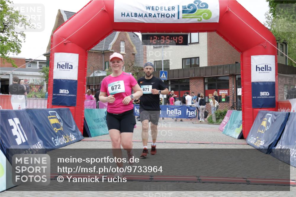 10.05.2026 - 8. Wedeler Halbmarathon Yannick Fuchs http://msf.ph/oto/9733964 10.05.2026 12:35:47 Ziel 253, 671, 672 meine-sportfotos.de