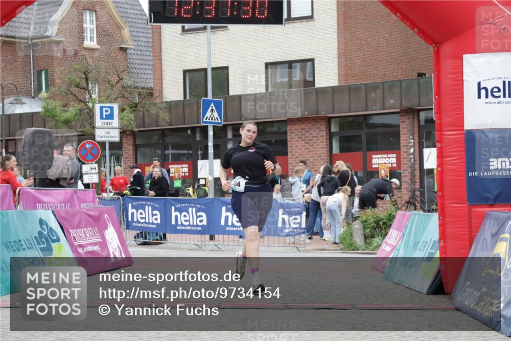 10.05.2026 - 8. Wedeler Halbmarathon Yannick Fuchs http://msf.ph/oto/9734154 10.05.2026 12:37:28 Ziel 104 meine-sportfotos.de