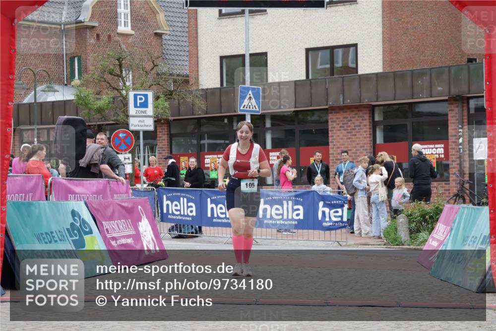 10.05.2026 - 8. Wedeler Halbmarathon Yannick Fuchs http://msf.ph/oto/9734180 10.05.2026 12:37:34 Ziel 104, 105 meine-sportfotos.de