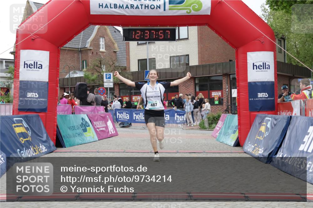 10.05.2026 - 8. Wedeler Halbmarathon Yannick Fuchs http://msf.ph/oto/9734214 10.05.2026 12:37:55 Ziel 264, 487, 488 meine-sportfotos.de