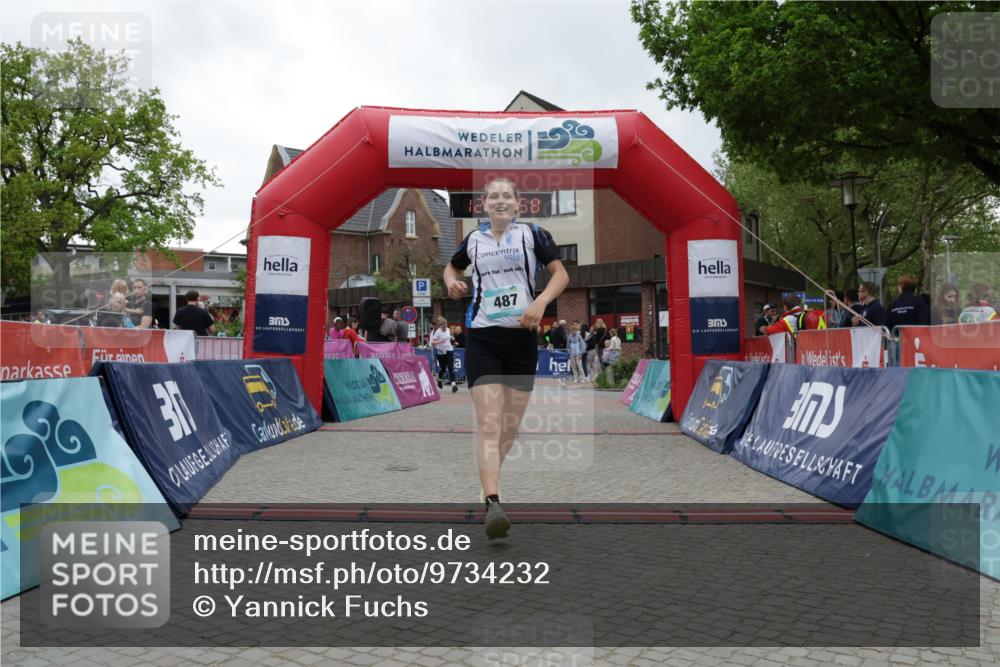 10.05.2026 - 8. Wedeler Halbmarathon Yannick Fuchs http://msf.ph/oto/9734232 10.05.2026 12:37:56 Ziel 264, 487, 488, 702 meine-sportfotos.de