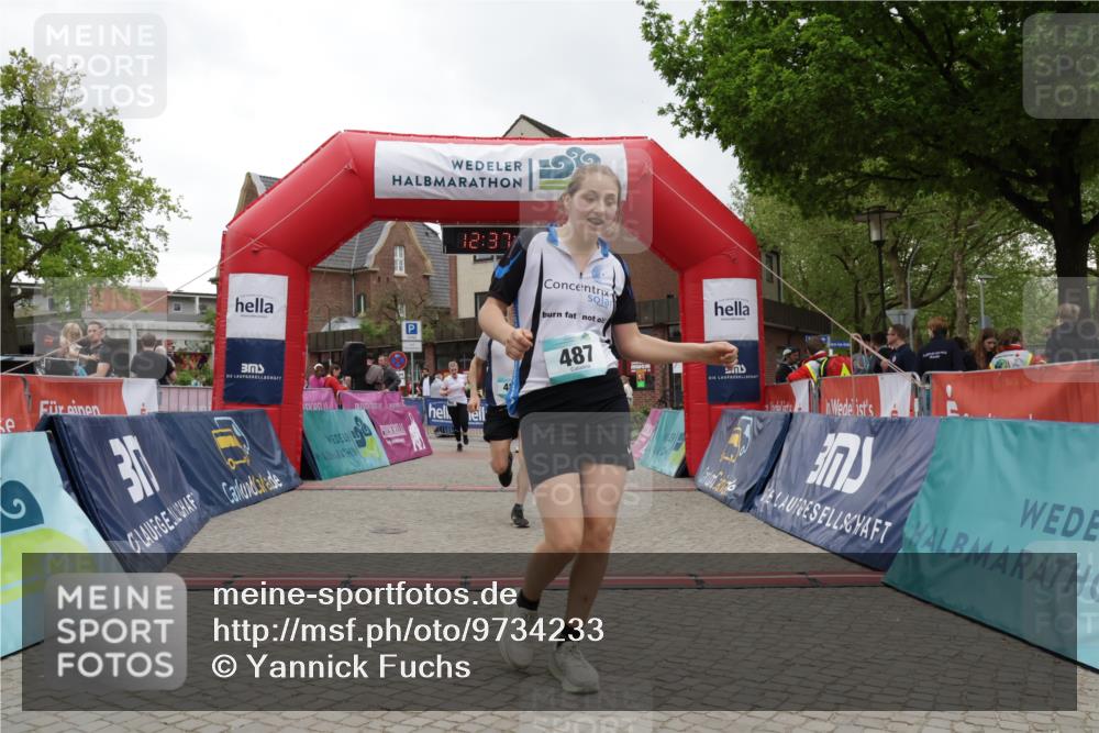 10.05.2026 - 8. Wedeler Halbmarathon Yannick Fuchs http://msf.ph/oto/9734233 10.05.2026 12:37:57 Ziel 264, 487, 488, 702 meine-sportfotos.de