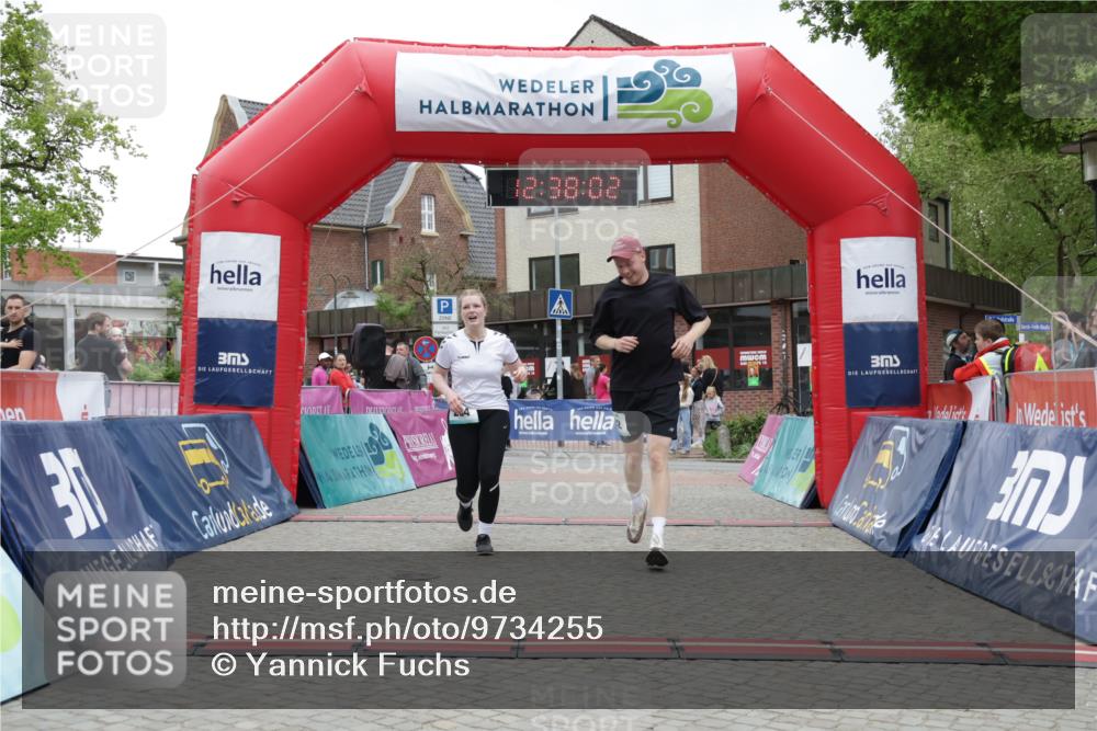 10.05.2026 - 8. Wedeler Halbmarathon Yannick Fuchs http://msf.ph/oto/9734255 10.05.2026 12:38:00 Ziel 264, 487, 488, 702 meine-sportfotos.de