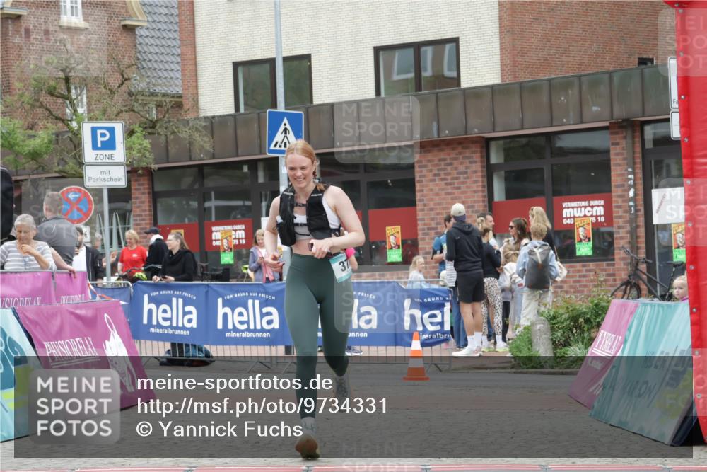 10.05.2026 - 8. Wedeler Halbmarathon Yannick Fuchs http://msf.ph/oto/9734331 10.05.2026 12:39:23 Ziel 373 meine-sportfotos.de