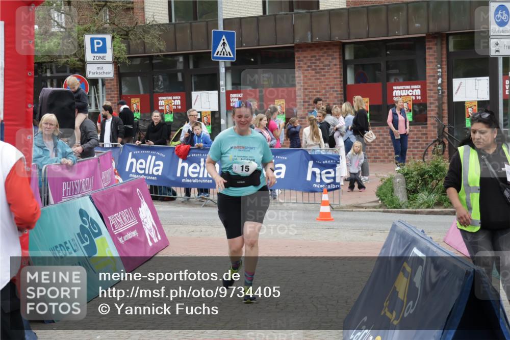 10.05.2026 - 8. Wedeler Halbmarathon Yannick Fuchs http://msf.ph/oto/9734405 10.05.2026 12:41:12 Ziel 15 meine-sportfotos.de
