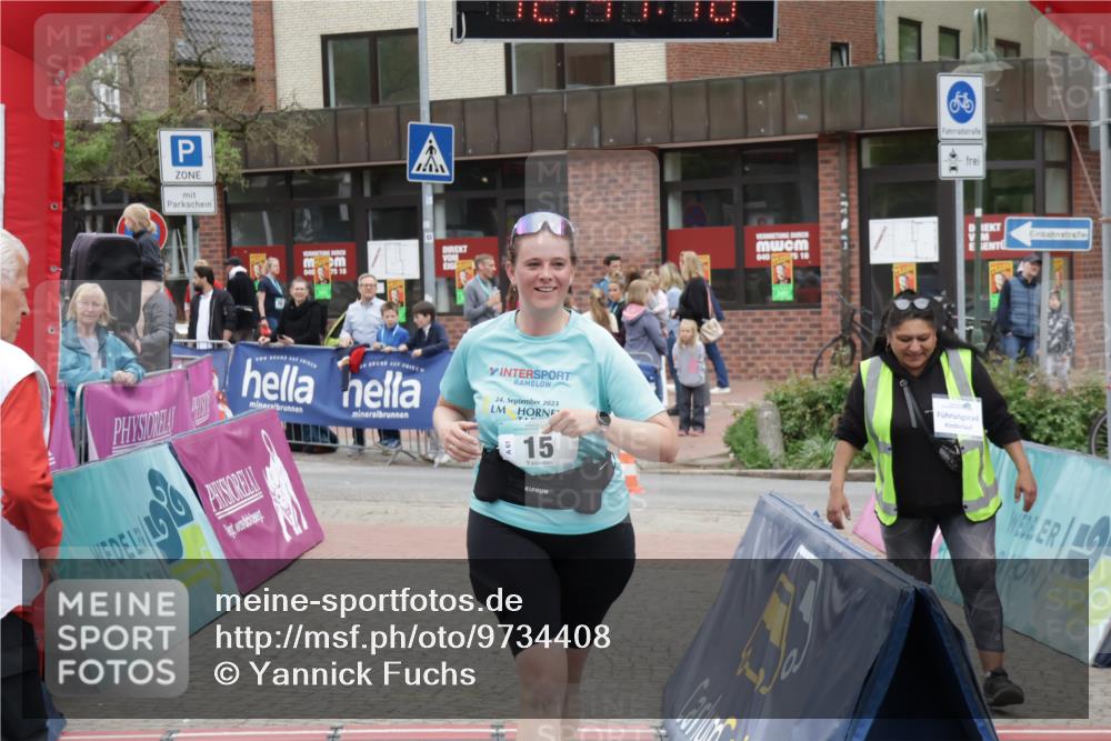 10.05.2026 - 8. Wedeler Halbmarathon Yannick Fuchs http://msf.ph/oto/9734408 10.05.2026 12:41:13 Ziel 15 meine-sportfotos.de