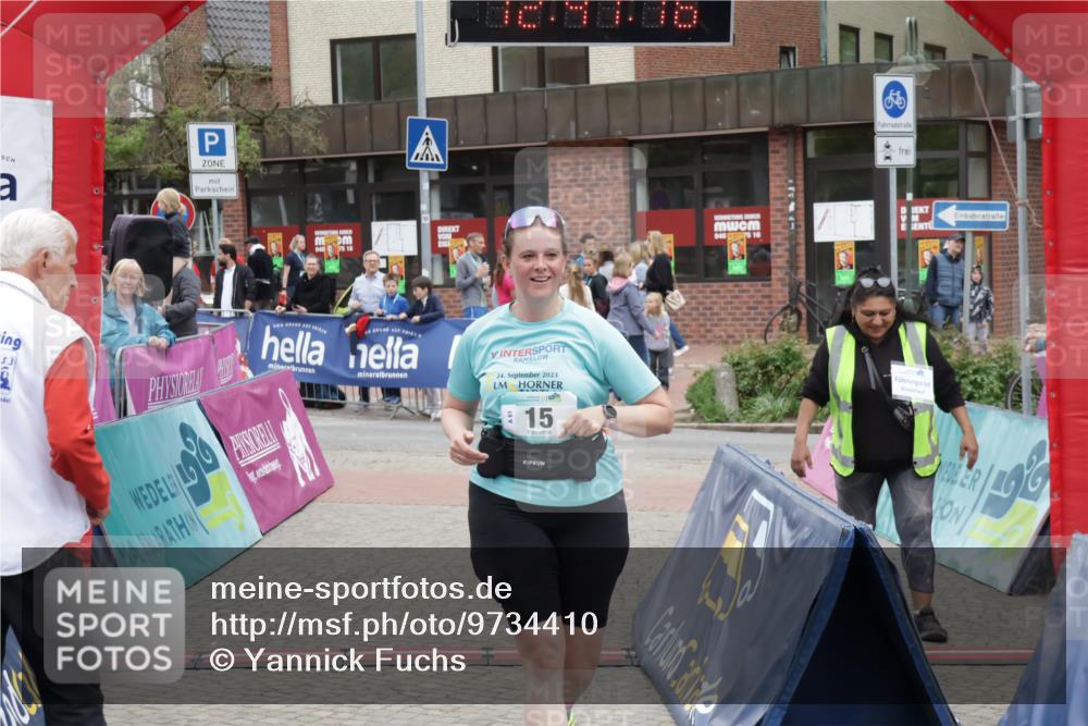 10.05.2026 - 8. Wedeler Halbmarathon Yannick Fuchs http://msf.ph/oto/9734410 10.05.2026 12:41:14 Ziel 15 meine-sportfotos.de