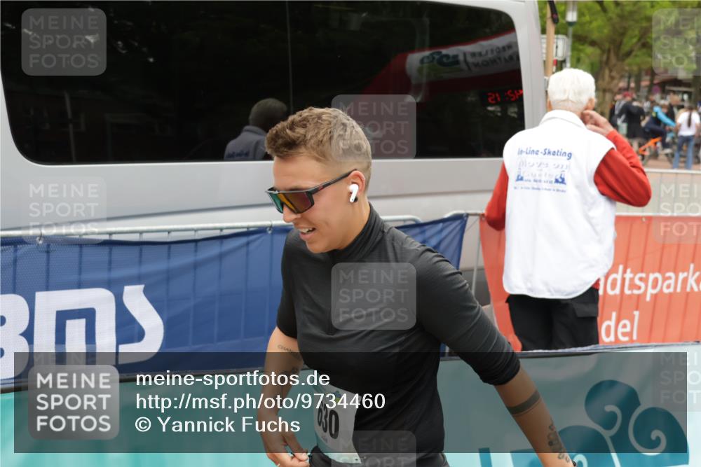 10.05.2026 - 8. Wedeler Halbmarathon Yannick Fuchs http://msf.ph/oto/9734460 10.05.2026 12:42:13 Ziel 630 meine-sportfotos.de
