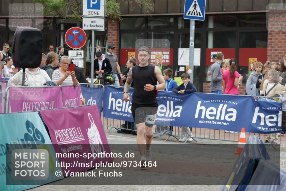 10.05.2026 - 8. Wedeler Halbmarathon Yannick Fuchs http://msf.ph/oto/9734464 10.05.2026 12:42:29 Ziel 983 meine-sportfotos.de