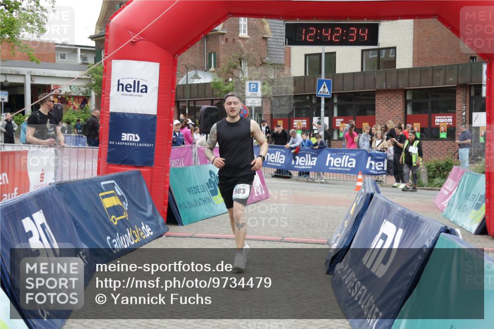 10.05.2026 - 8. Wedeler Halbmarathon Yannick Fuchs http://msf.ph/oto/9734479 10.05.2026 12:42:32 Ziel 983 meine-sportfotos.de