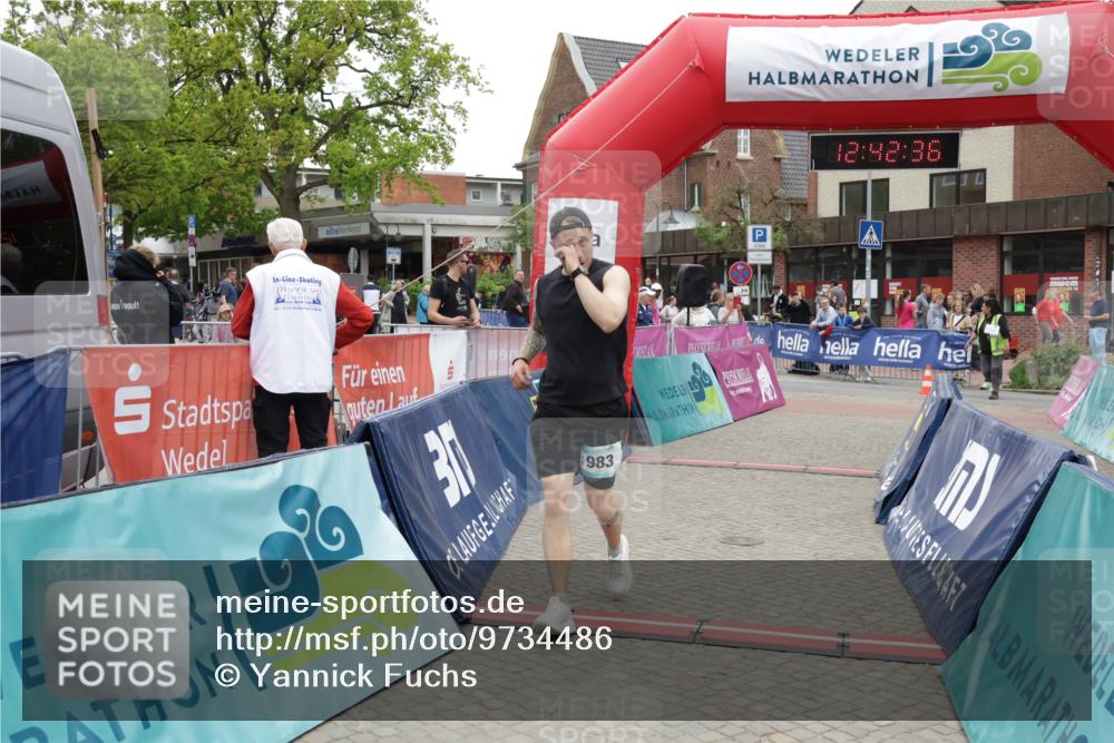 10.05.2026 - 8. Wedeler Halbmarathon Yannick Fuchs http://msf.ph/oto/9734486 10.05.2026 12:42:33 Ziel 983 meine-sportfotos.de