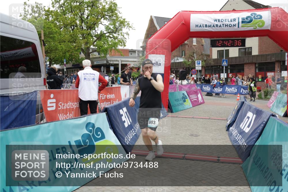 10.05.2026 - 8. Wedeler Halbmarathon Yannick Fuchs http://msf.ph/oto/9734488 10.05.2026 12:42:34 Ziel 983 meine-sportfotos.de