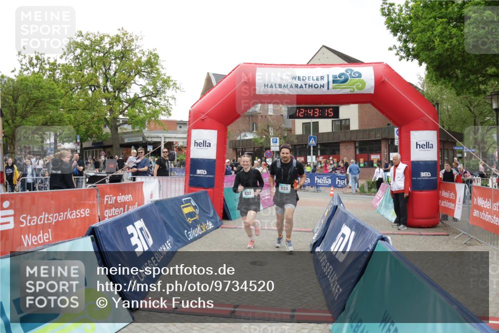 10.05.2026 - 8. Wedeler Halbmarathon Yannick Fuchs http://msf.ph/oto/9734520 10.05.2026 12:43:13 Ziel 532, 533 meine-sportfotos.de