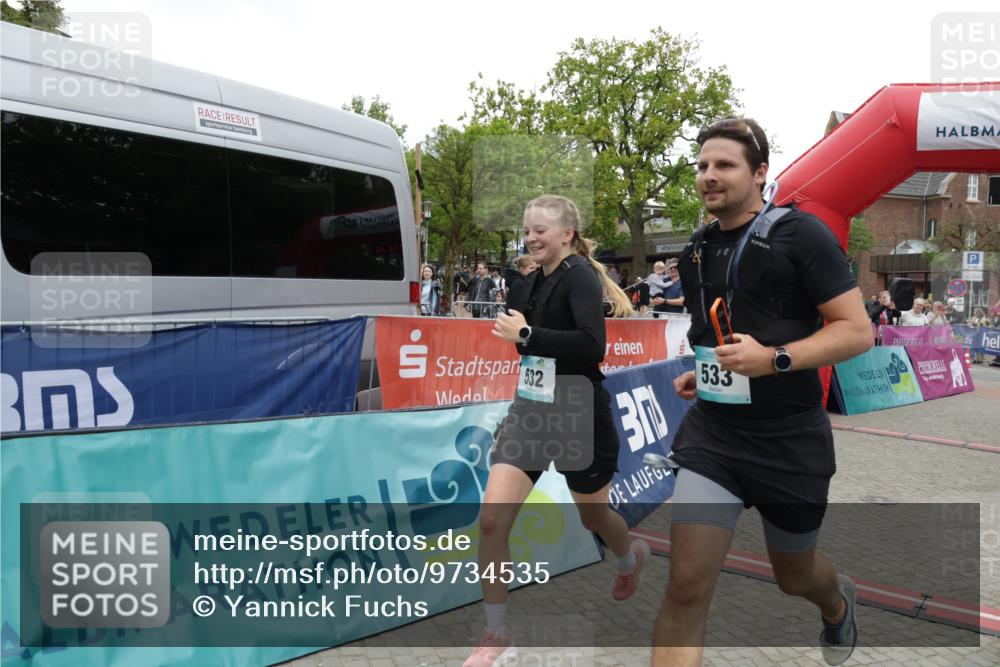 10.05.2026 - 8. Wedeler Halbmarathon Yannick Fuchs http://msf.ph/oto/9734535 10.05.2026 12:43:14 Ziel 532, 533 meine-sportfotos.de