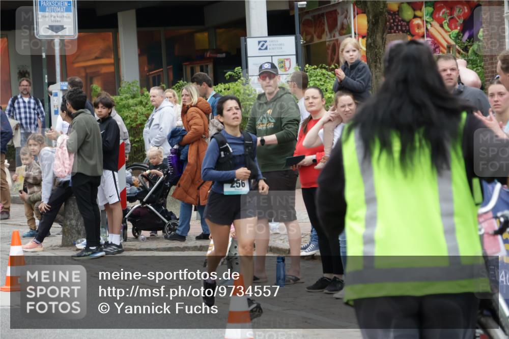 10.05.2026 - 8. Wedeler Halbmarathon Yannick Fuchs http://msf.ph/oto/9734557 10.05.2026 12:43:46 Ziel  meine-sportfotos.de