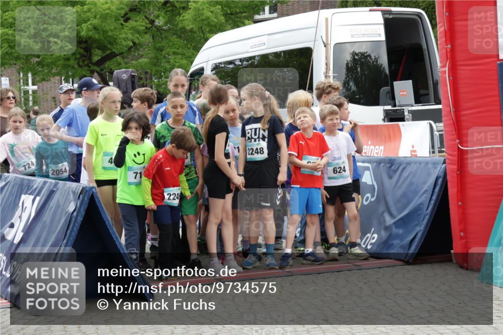 10.05.2026 - 8. Wedeler Halbmarathon Yannick Fuchs http://msf.ph/oto/9734575 10.05.2026 12:43:59 Ziel 256 meine-sportfotos.de