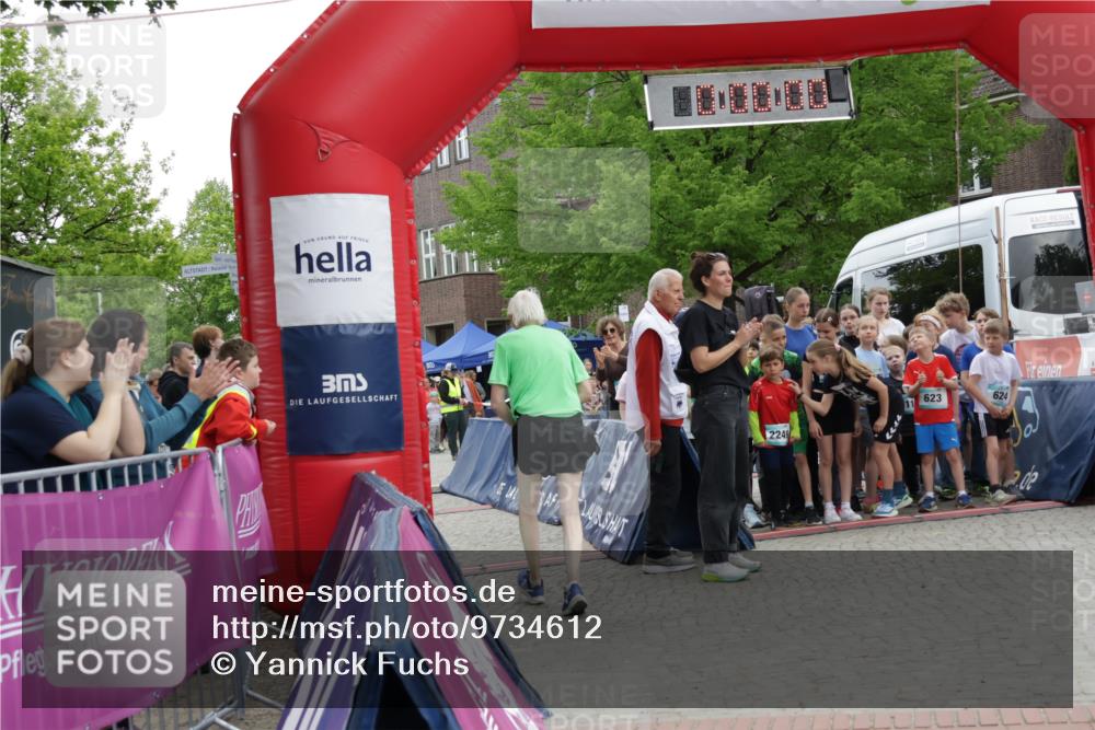 10.05.2026 - 8. Wedeler Halbmarathon Yannick Fuchs http://msf.ph/oto/9734612 10.05.2026 12:44:34 Ziel 394 meine-sportfotos.de