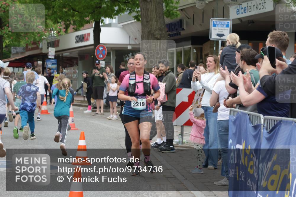10.05.2026 - 8. Wedeler Halbmarathon Yannick Fuchs http://msf.ph/oto/9734736 10.05.2026 12:45:08 Ziel  meine-sportfotos.de