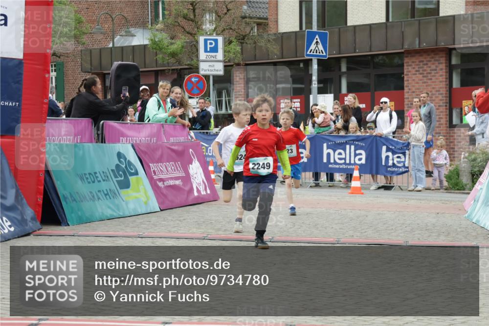 10.05.2026 - 8. Wedeler Halbmarathon Yannick Fuchs http://msf.ph/oto/9734780 10.05.2026 12:47:38 Ziel 623, 624, 2249 meine-sportfotos.de