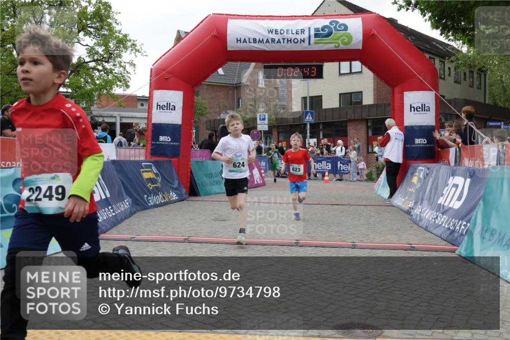10.05.2026 - 8. Wedeler Halbmarathon Yannick Fuchs http://msf.ph/oto/9734798 10.05.2026 12:47:40 Ziel 623, 624, 997, 2093, 2249 meine-sportfotos.de
