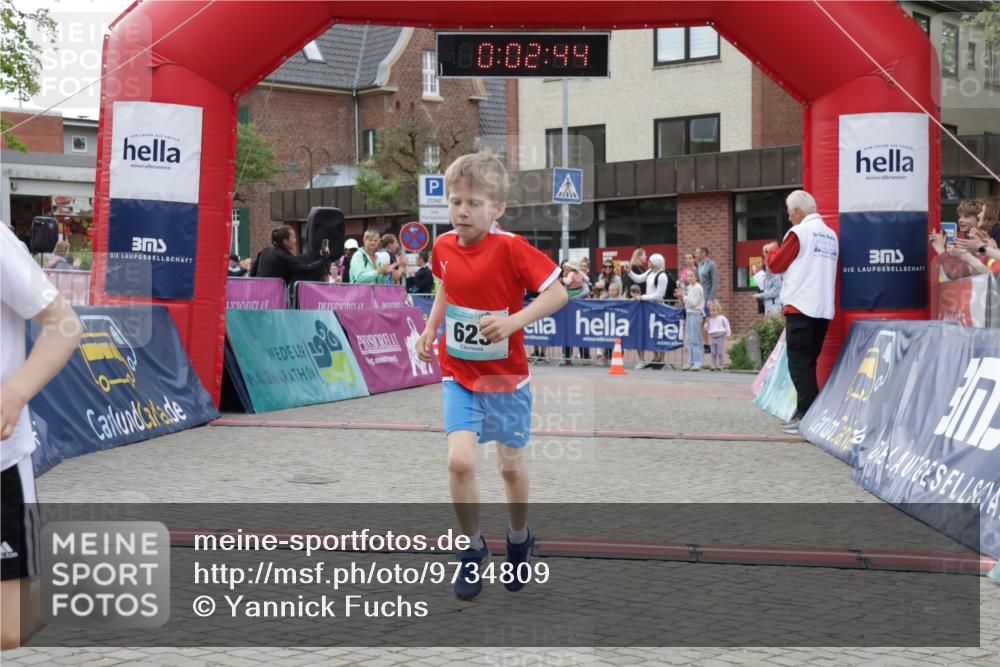 10.05.2026 - 8. Wedeler Halbmarathon Yannick Fuchs http://msf.ph/oto/9734809 10.05.2026 12:47:41 Ziel 623, 624, 997, 2093, 2249 meine-sportfotos.de