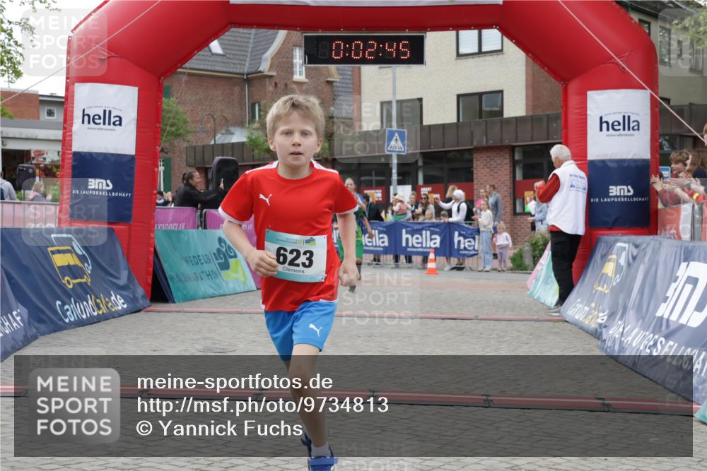 10.05.2026 - 8. Wedeler Halbmarathon Yannick Fuchs http://msf.ph/oto/9734813 10.05.2026 12:47:41 Ziel 623, 624, 997, 2093, 2249 meine-sportfotos.de
