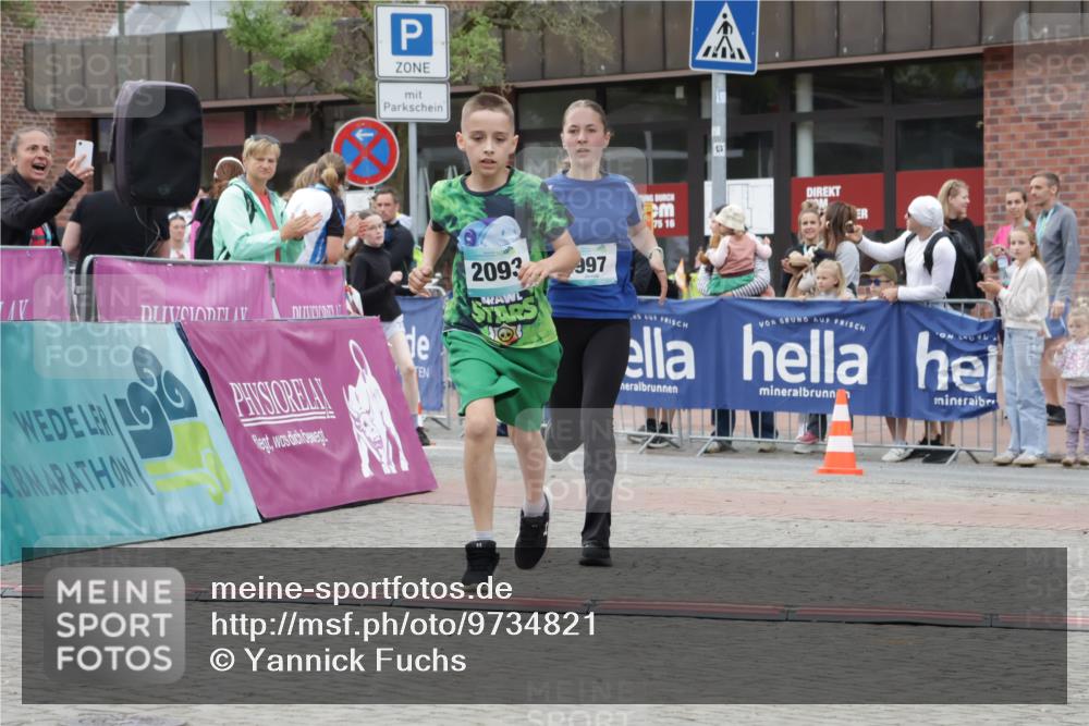 10.05.2026 - 8. Wedeler Halbmarathon Yannick Fuchs http://msf.ph/oto/9734821 10.05.2026 12:47:42 Ziel 623, 624, 997, 2093, 2152, 2249 meine-sportfotos.de