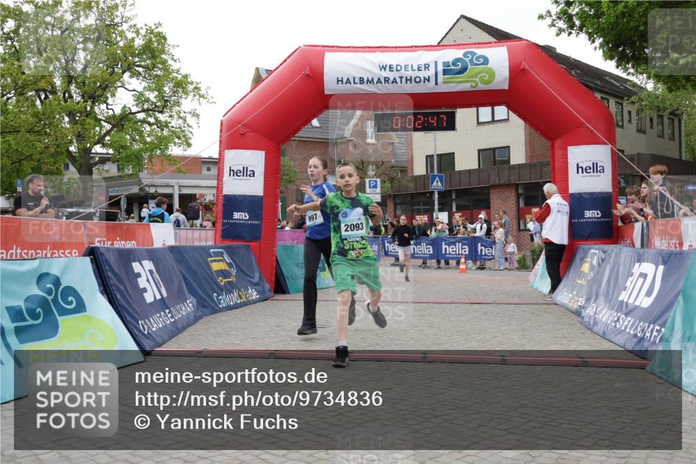 10.05.2026 - 8. Wedeler Halbmarathon Yannick Fuchs http://msf.ph/oto/9734836 10.05.2026 12:47:44 Ziel 623, 624, 997, 2093, 2152, 2248, 2249 meine-sportfotos.de