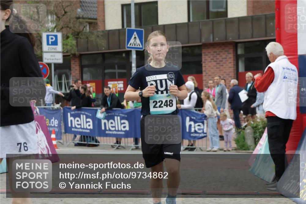 10.05.2026 - 8. Wedeler Halbmarathon Yannick Fuchs http://msf.ph/oto/9734862 10.05.2026 12:47:49 Ziel 997, 2093, 2152, 2248 meine-sportfotos.de