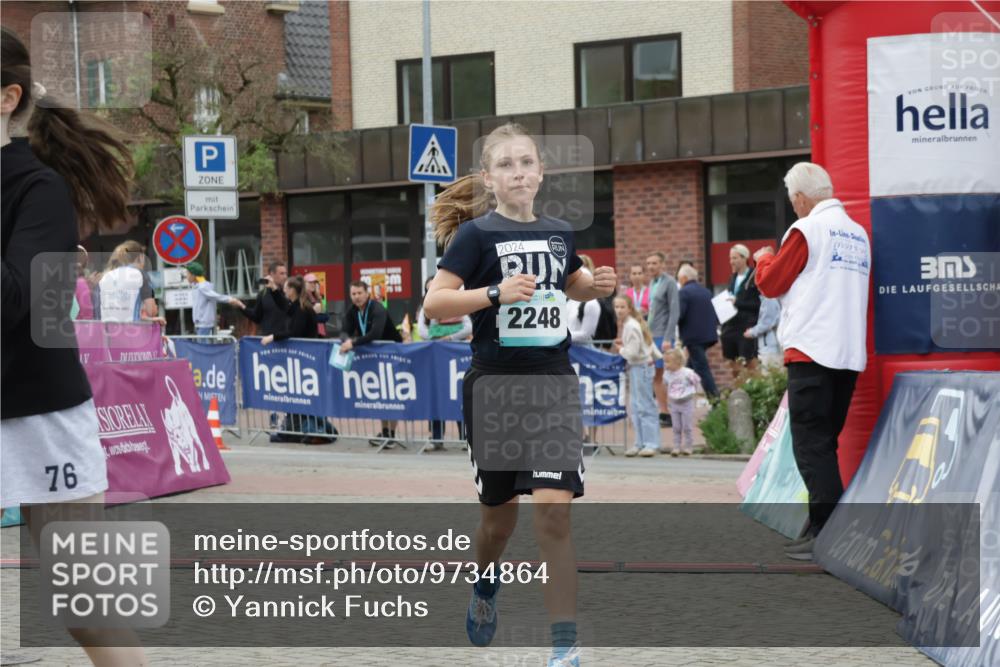 10.05.2026 - 8. Wedeler Halbmarathon Yannick Fuchs http://msf.ph/oto/9734864 10.05.2026 12:47:49 Ziel 997, 2093, 2152, 2248 meine-sportfotos.de