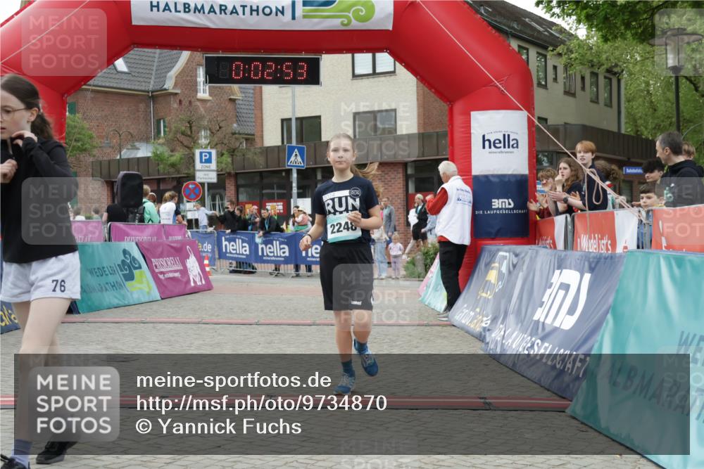 10.05.2026 - 8. Wedeler Halbmarathon Yannick Fuchs http://msf.ph/oto/9734870 10.05.2026 12:47:49 Ziel 997, 2093, 2152, 2248 meine-sportfotos.de