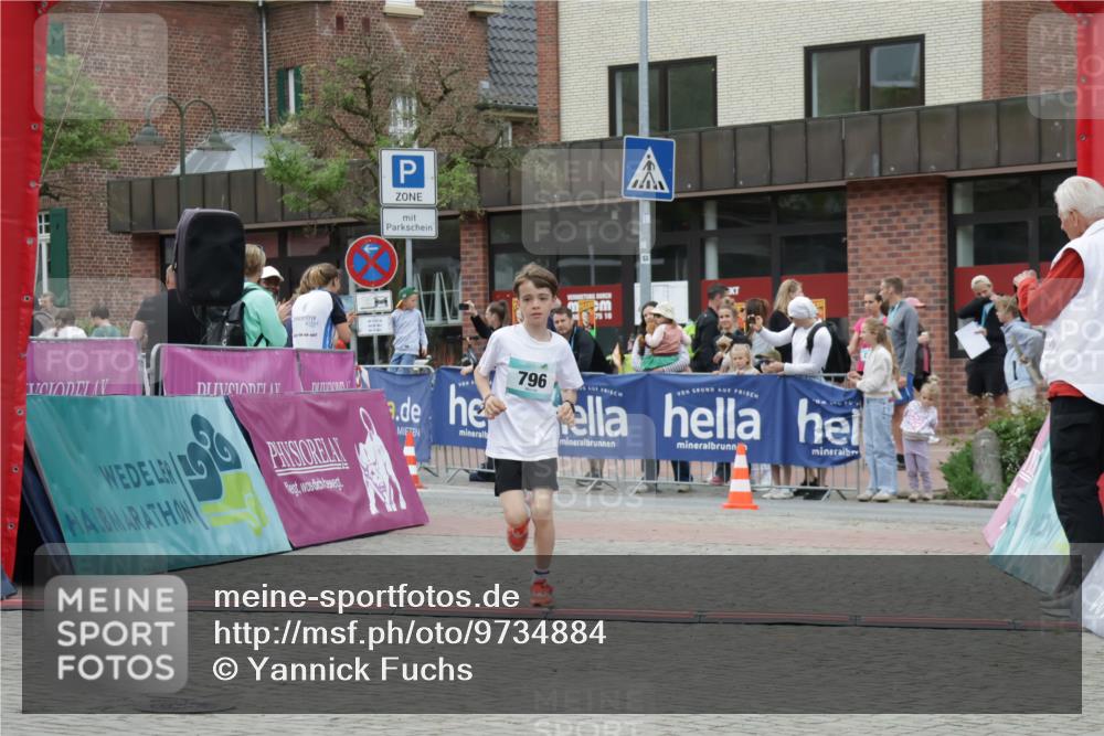 10.05.2026 - 8. Wedeler Halbmarathon Yannick Fuchs http://msf.ph/oto/9734884 10.05.2026 12:47:53 Ziel 796, 797, 2248 meine-sportfotos.de