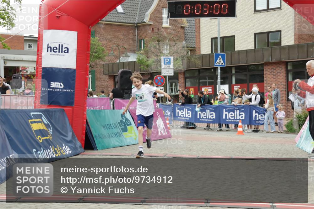 10.05.2026 - 8. Wedeler Halbmarathon Yannick Fuchs http://msf.ph/oto/9734912 10.05.2026 12:47:57 Ziel 796, 797 meine-sportfotos.de