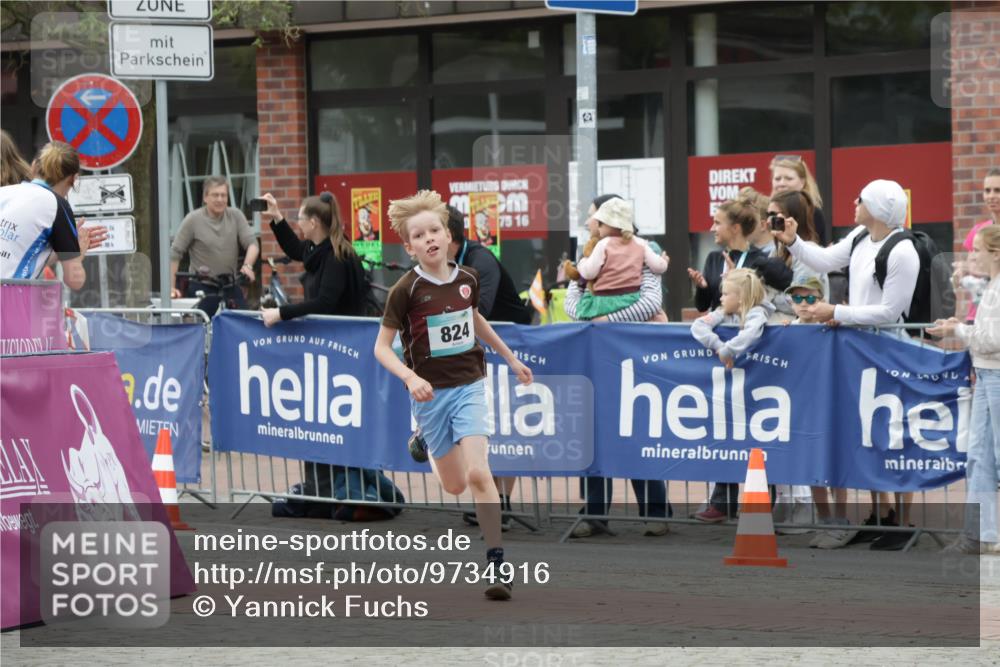 10.05.2026 - 8. Wedeler Halbmarathon Yannick Fuchs http://msf.ph/oto/9734916 10.05.2026 12:48:01 Ziel 797, 824 meine-sportfotos.de