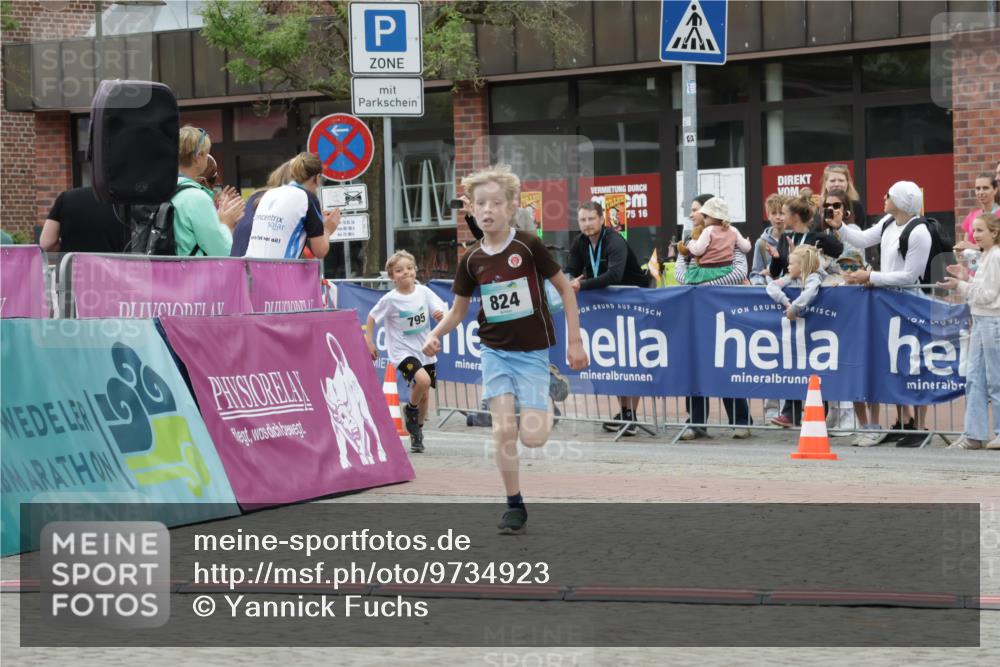 10.05.2026 - 8. Wedeler Halbmarathon Yannick Fuchs http://msf.ph/oto/9734923 10.05.2026 12:48:02 Ziel 795, 797, 824 meine-sportfotos.de