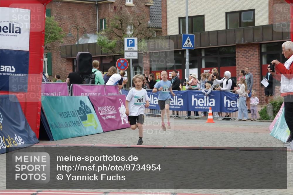 10.05.2026 - 8. Wedeler Halbmarathon Yannick Fuchs http://msf.ph/oto/9734954 10.05.2026 12:48:05 Ziel 408, 795, 824, 2116 meine-sportfotos.de