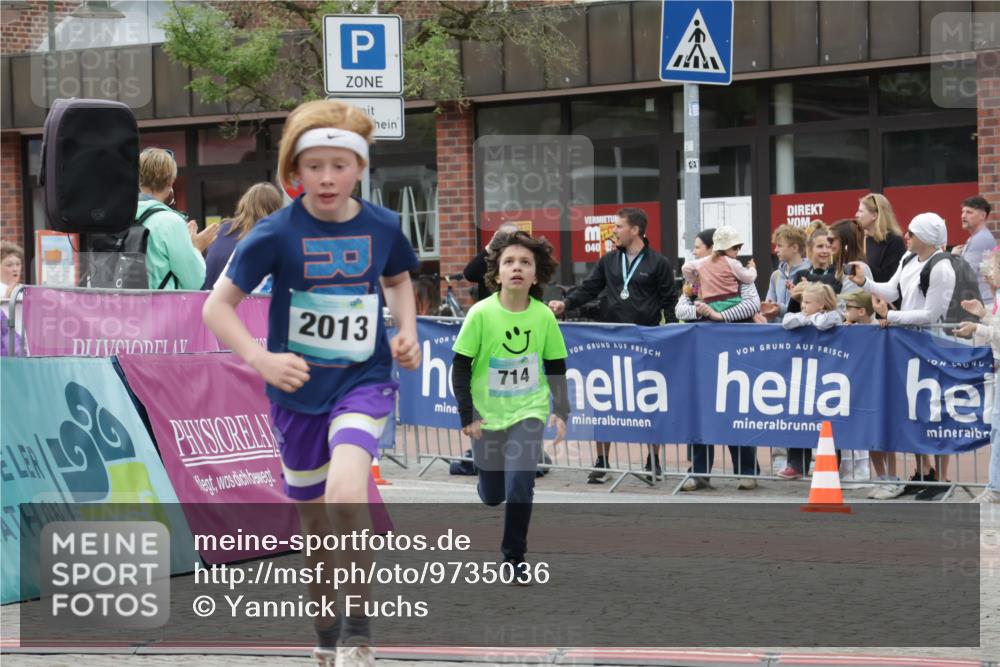 10.05.2026 - 8. Wedeler Halbmarathon Yannick Fuchs http://msf.ph/oto/9735036 10.05.2026 12:48:16 Ziel 346, 714, 2013, 2172 meine-sportfotos.de