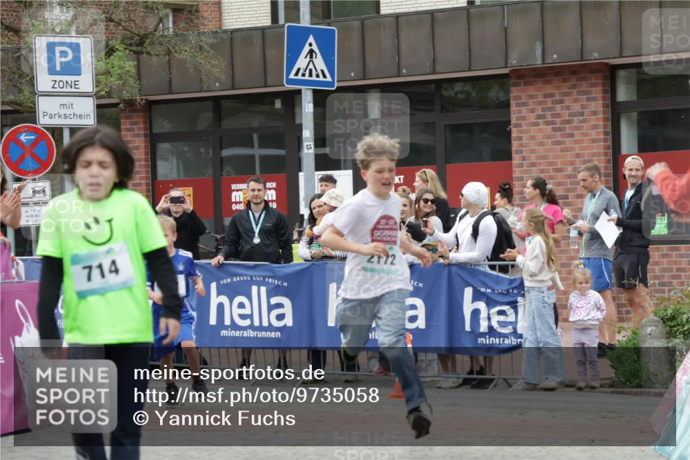 10.05.2026 - 8. Wedeler Halbmarathon Yannick Fuchs http://msf.ph/oto/9735058 10.05.2026 12:48:18 Ziel 346, 607, 714, 2013, 2172 meine-sportfotos.de