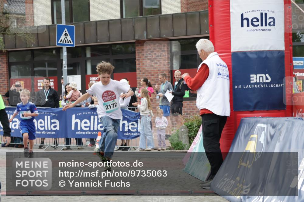 10.05.2026 - 8. Wedeler Halbmarathon Yannick Fuchs http://msf.ph/oto/9735063 10.05.2026 12:48:19 Ziel 607, 714, 2013, 2172 meine-sportfotos.de