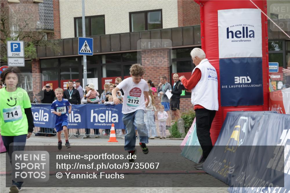 10.05.2026 - 8. Wedeler Halbmarathon Yannick Fuchs http://msf.ph/oto/9735067 10.05.2026 12:48:19 Ziel 607, 714, 2013, 2172 meine-sportfotos.de
